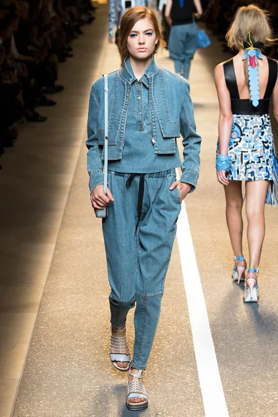 Look 25